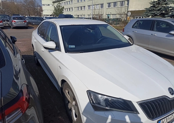 Skoda Superb cena 61000 przebieg: 280000, rok produkcji 2016 z Warszawa małe 56